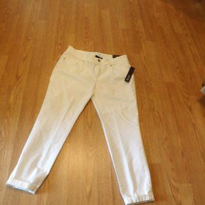 NEW Apt. 9 White Capris, Mid-Rise, Size 12